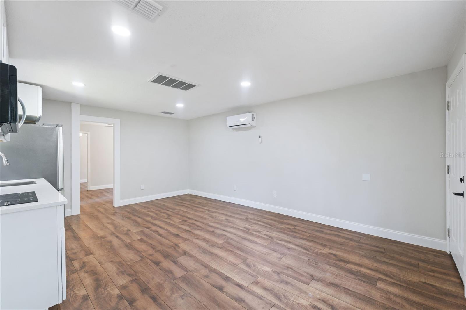 Image 29 of 41 For 18350 Oaklawn Drive