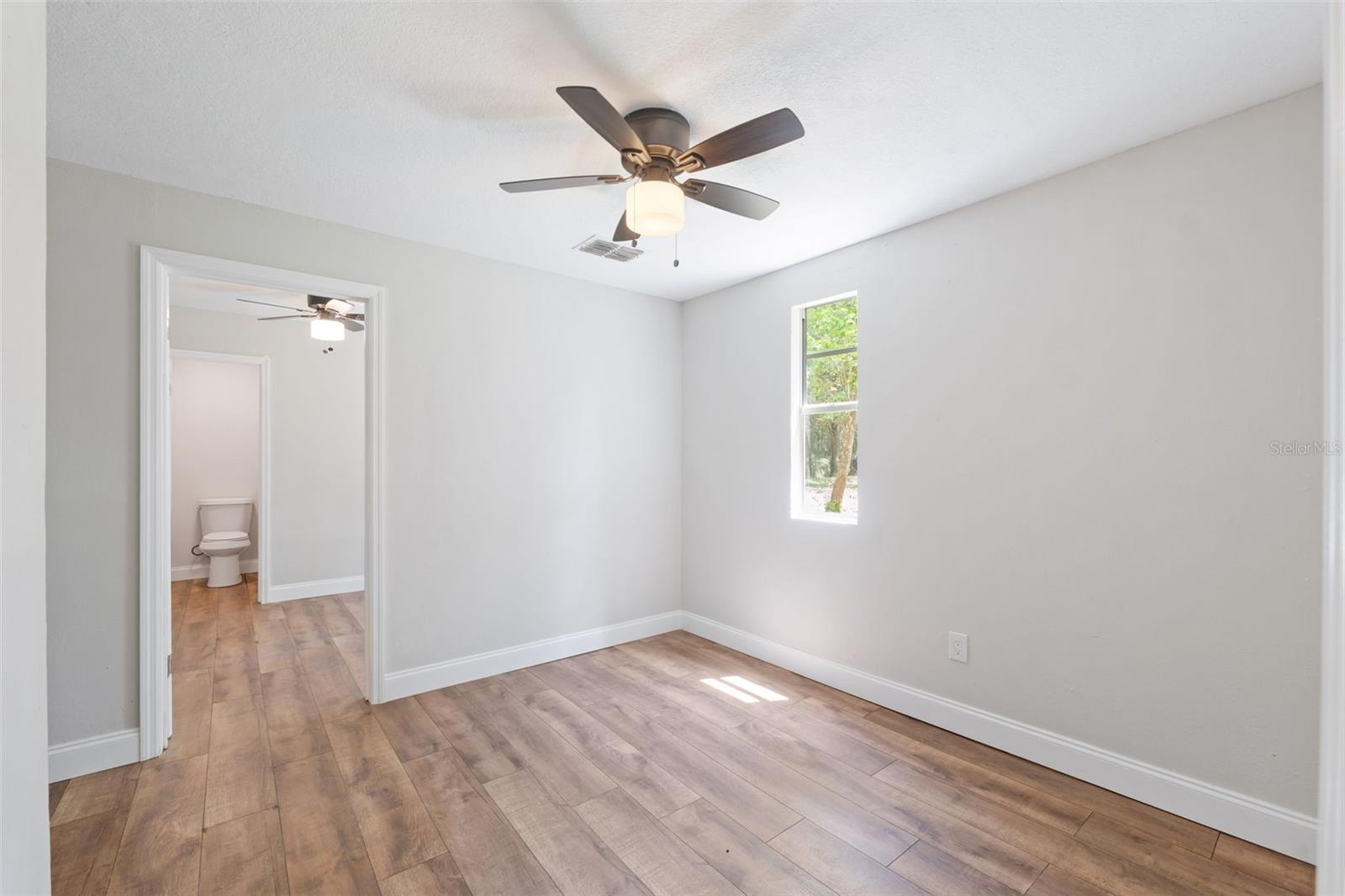 Image 33 of 41 For 18350 Oaklawn Drive