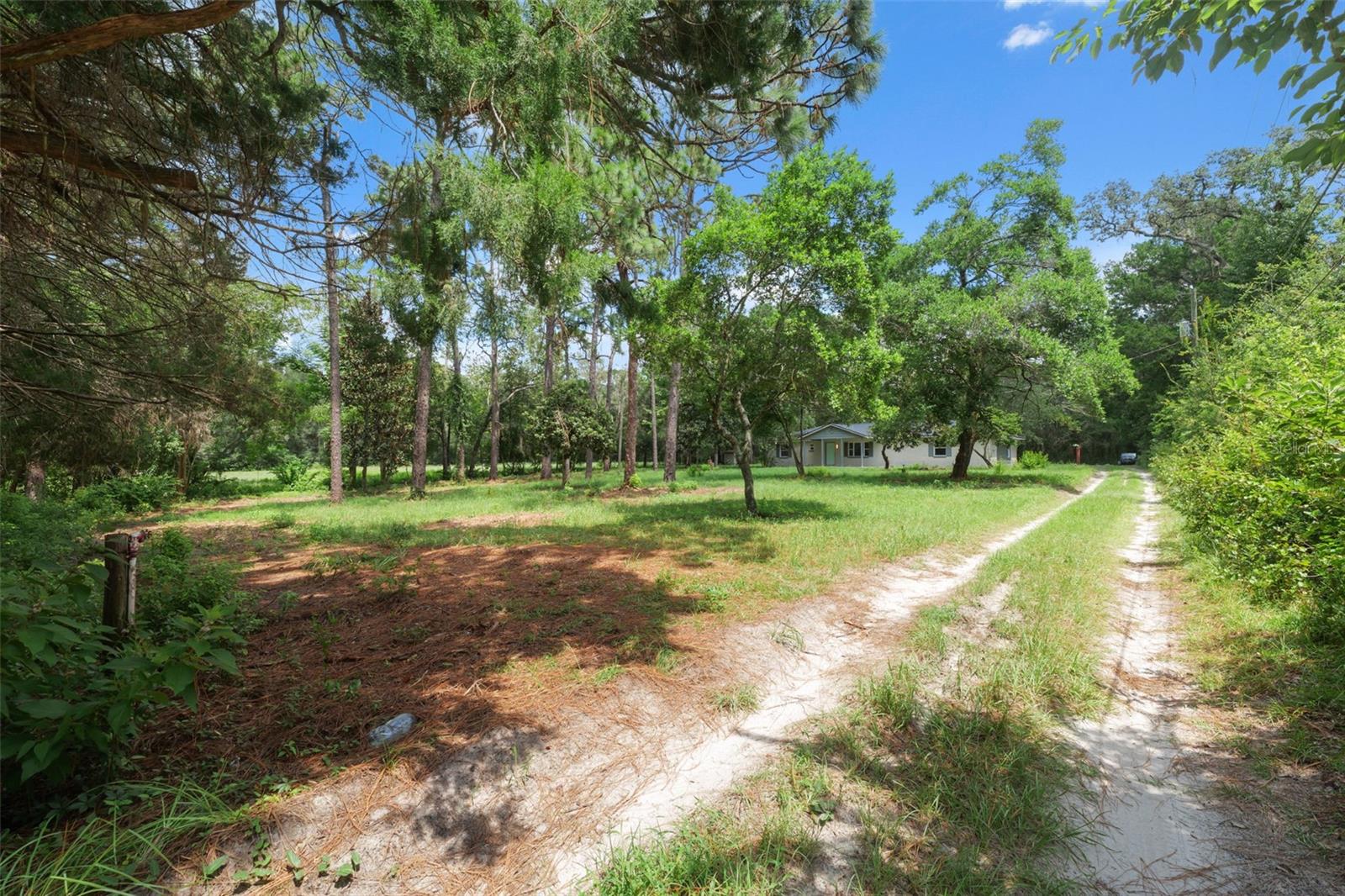 Image 4 of 41 For 18350 Oaklawn Drive