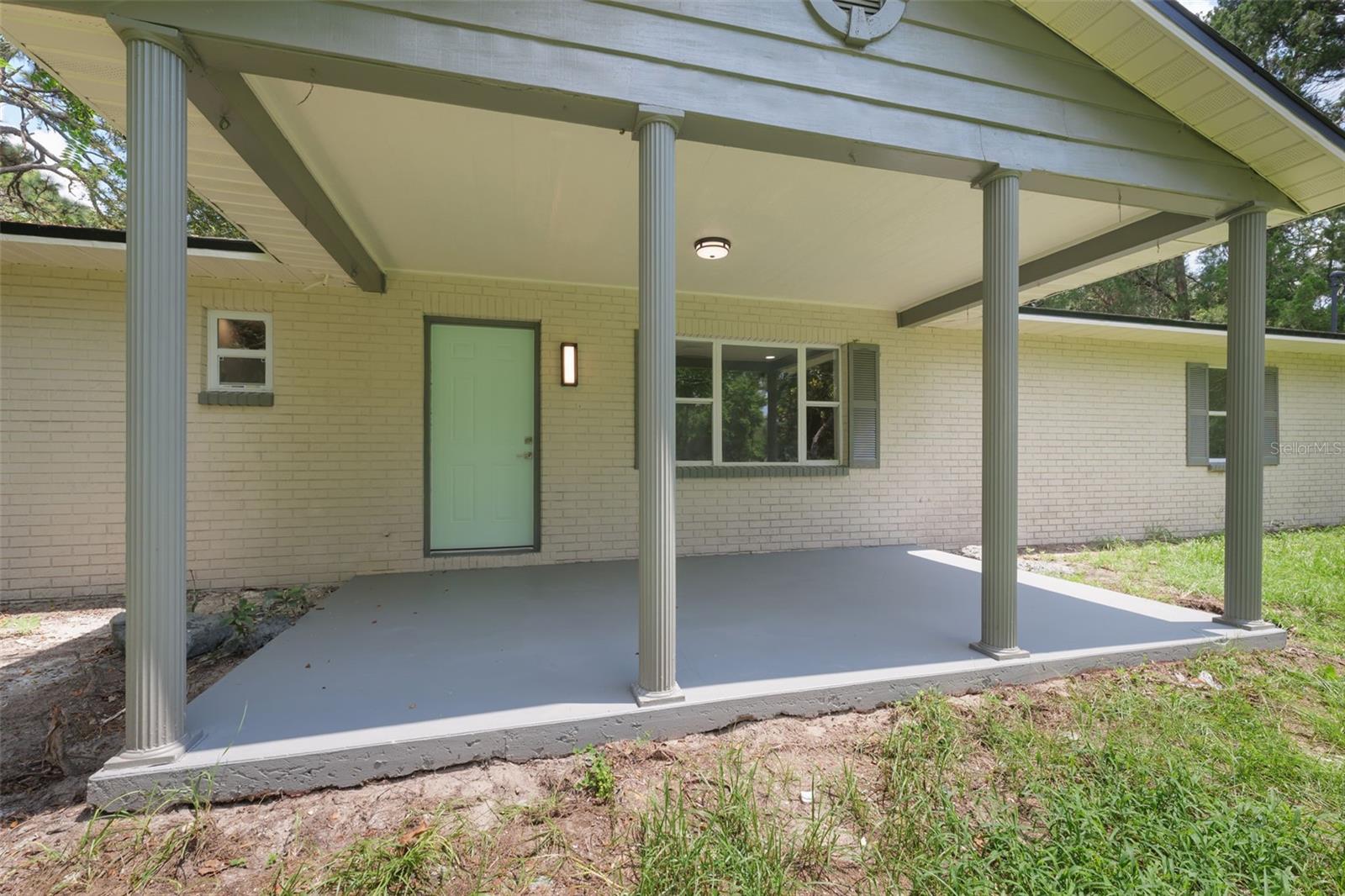 Image 5 of 41 For 18350 Oaklawn Drive