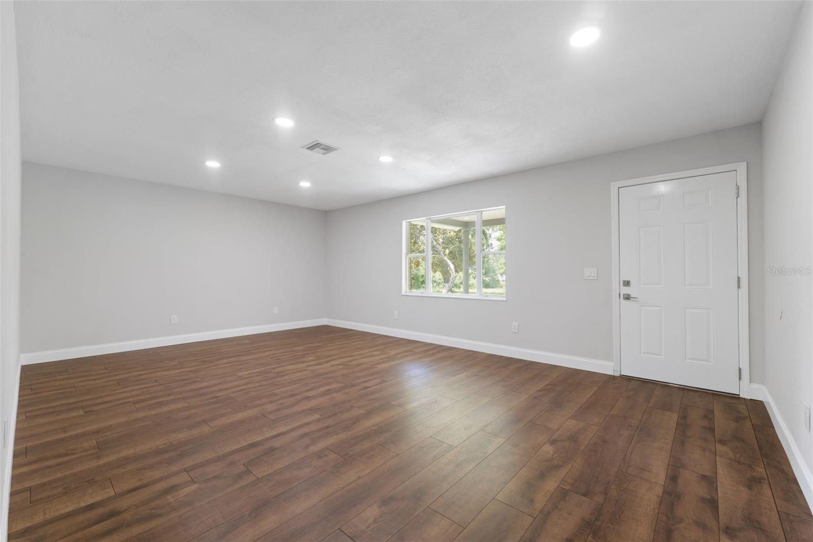 Image 7 of 41 For 18350 Oaklawn Drive