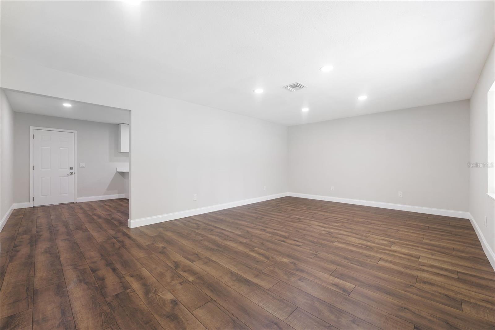 Image 9 of 41 For 18350 Oaklawn Drive