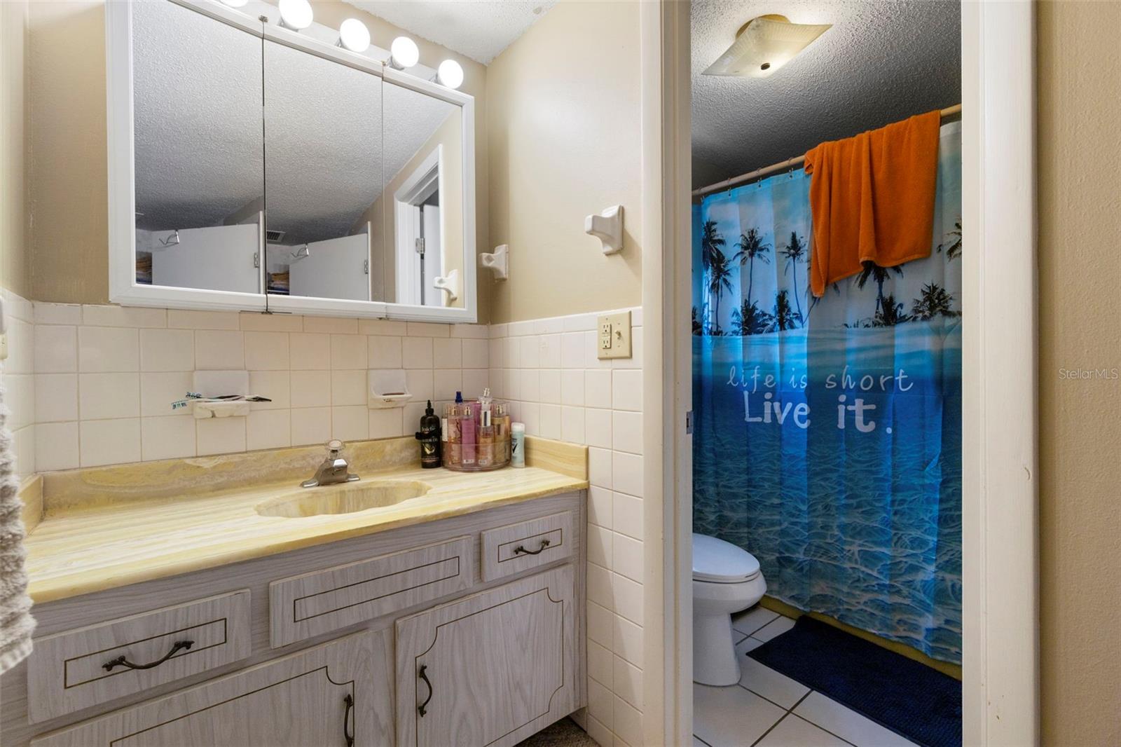 Image 18 of 25 For 11918 Orangewood Drive