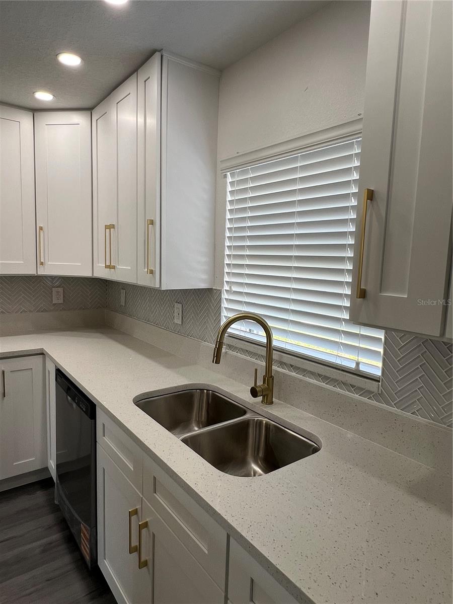 Image 11 of 65 For 2811 Auburn Avenue W