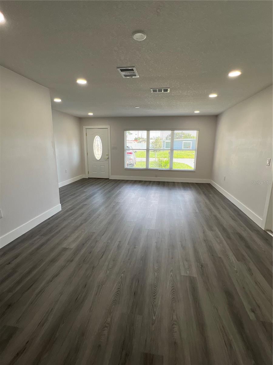 Image 19 of 65 For 2811 Auburn Avenue W