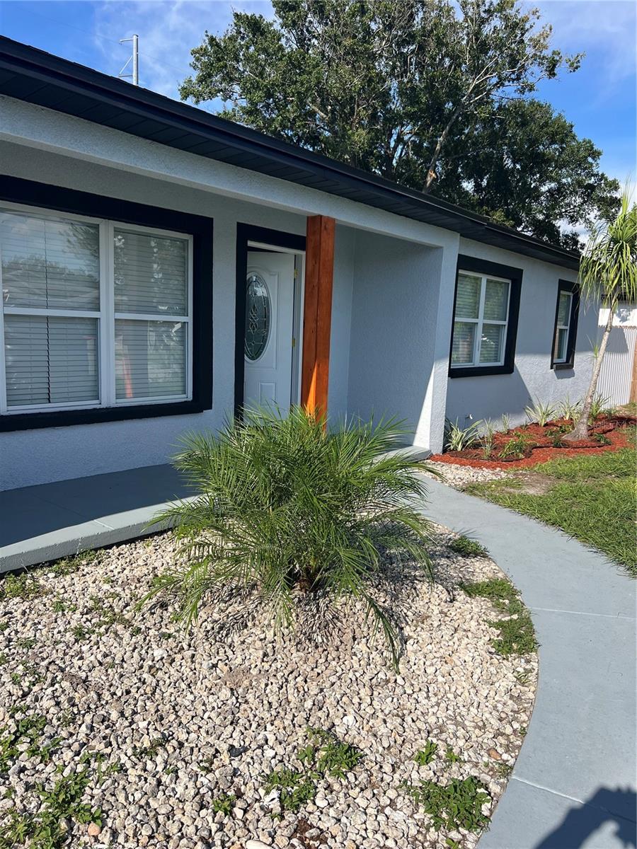 Image 3 of 65 For 2811 Auburn Avenue W