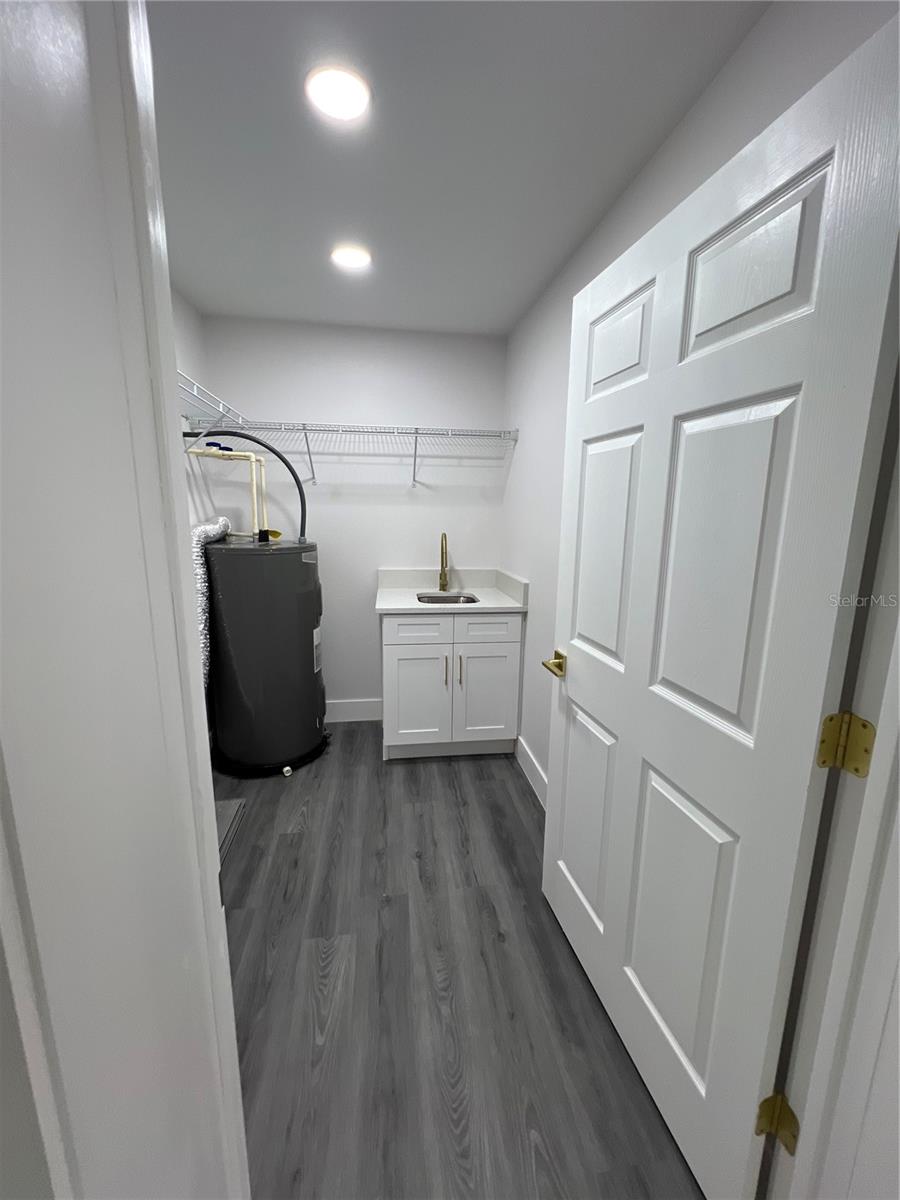 Image 33 of 65 For 2811 Auburn Avenue W