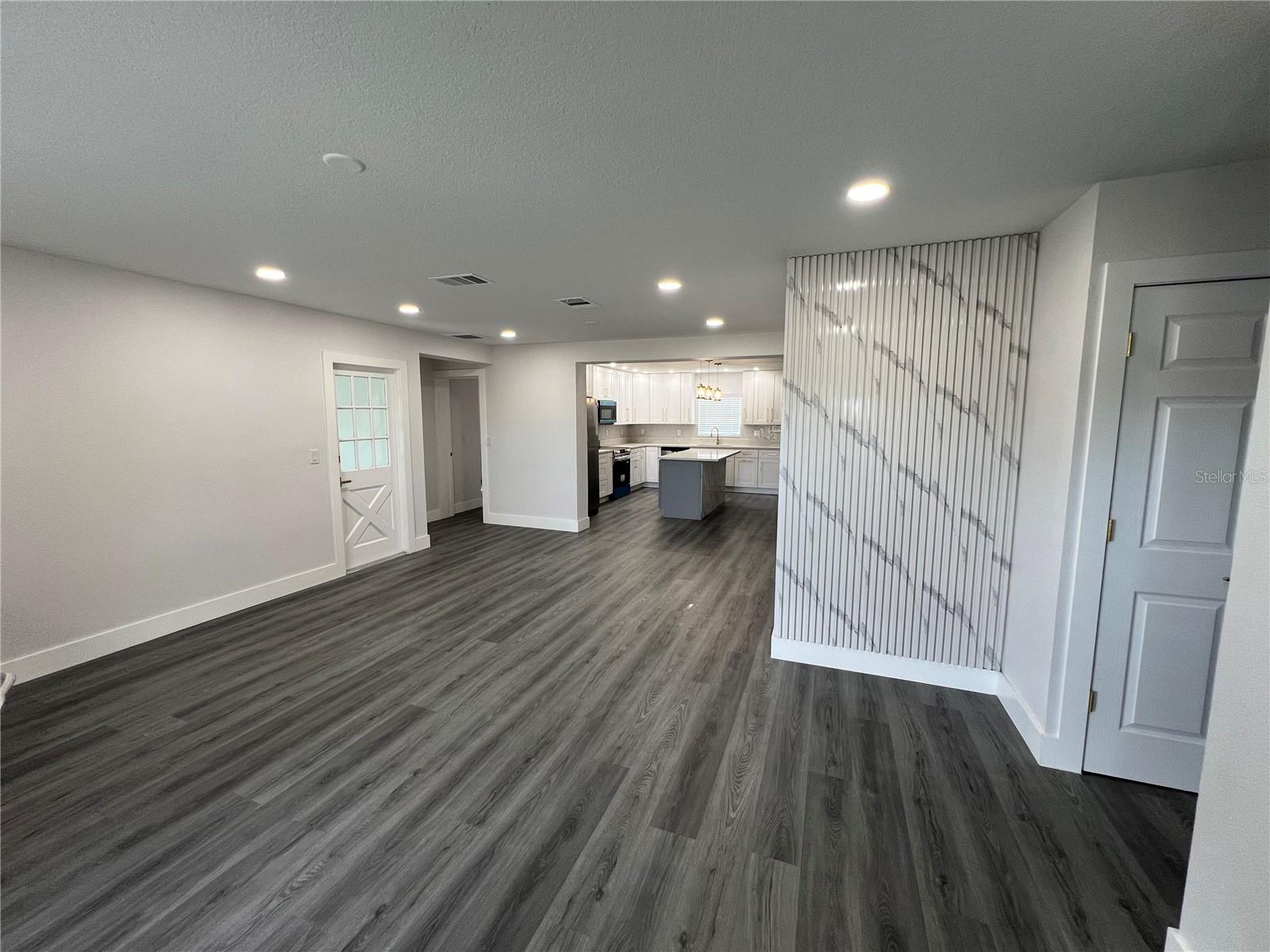 Image 4 of 65 For 2811 Auburn Avenue W