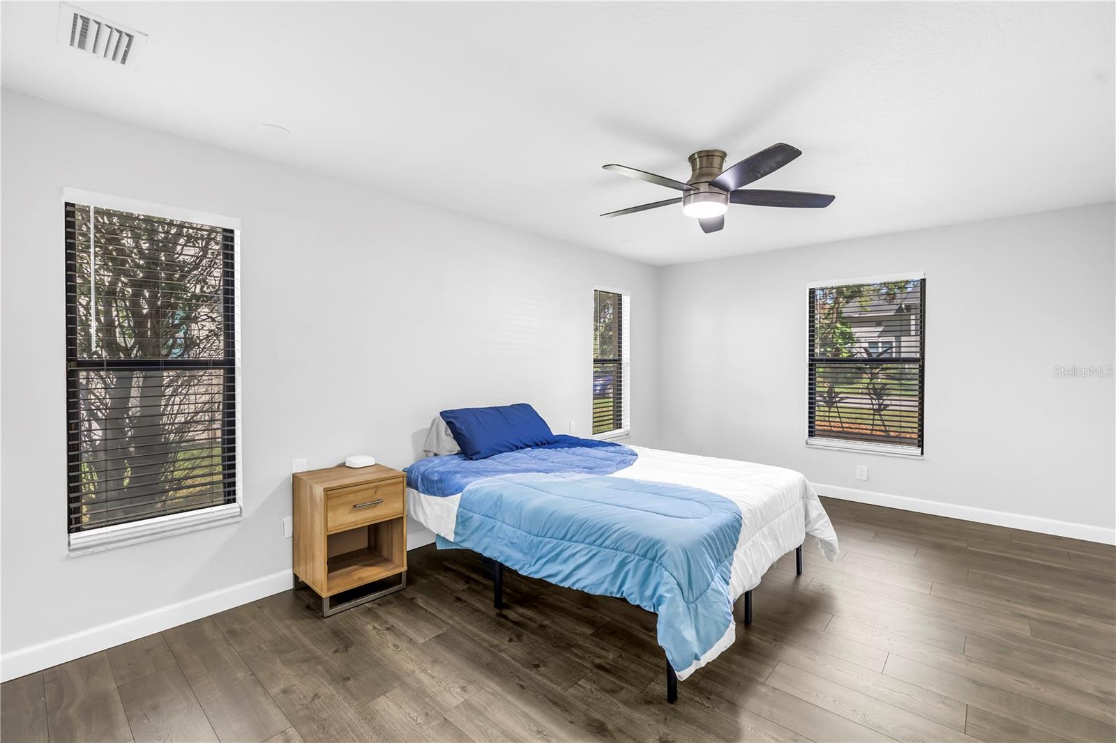 Image 18 of 52 For 8950 Baywood Park Drive