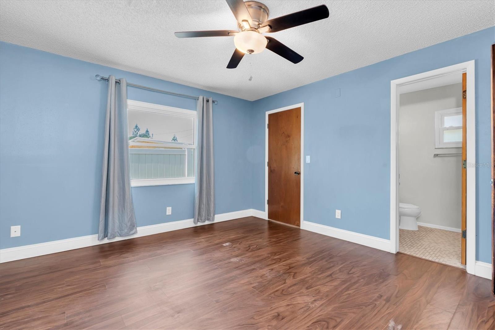 Image 8 of 31 For 3235 Hillsdale Avenue