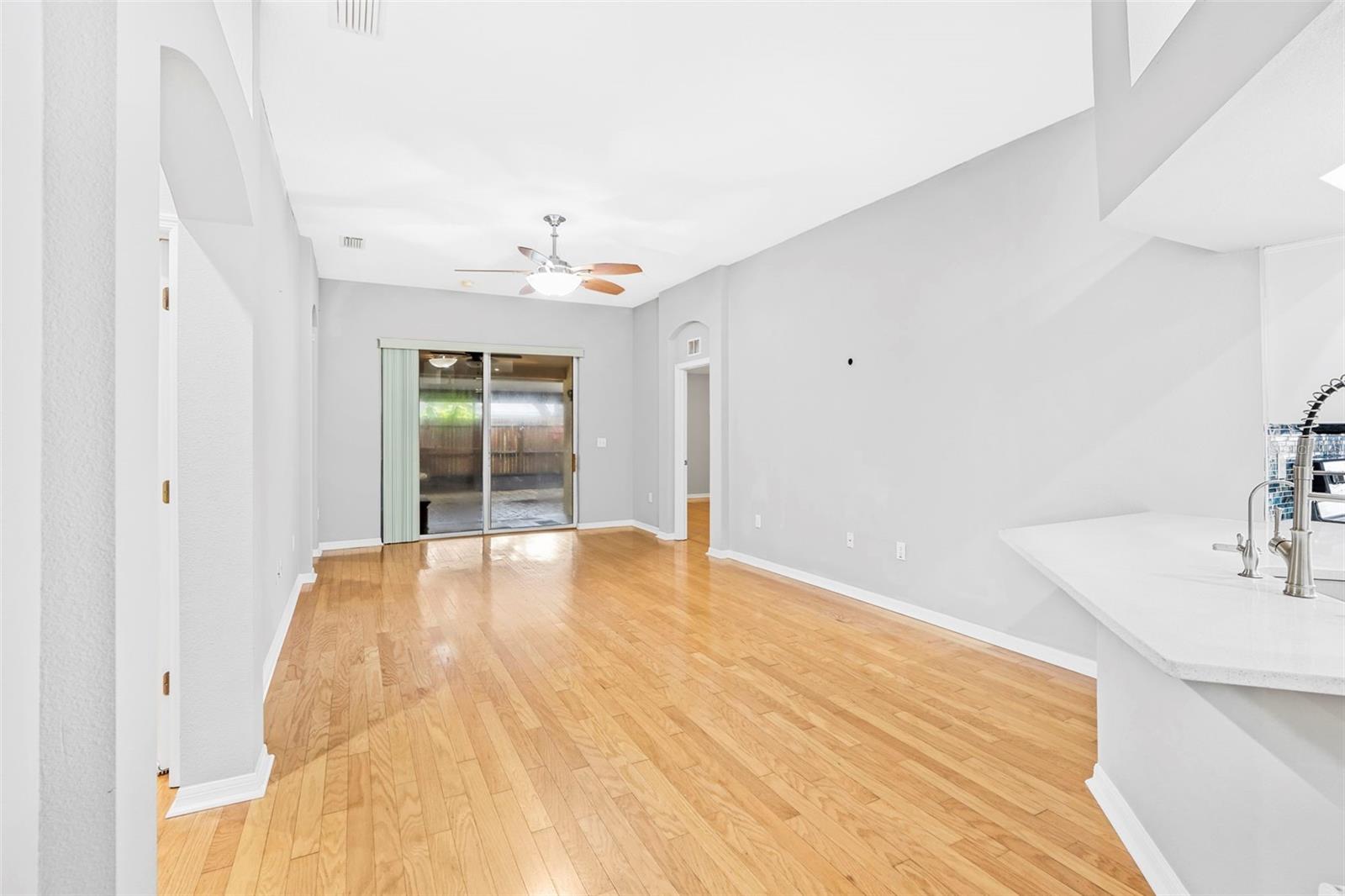 Listing photo id 11 for 15316 Lake Bella Vista Drive