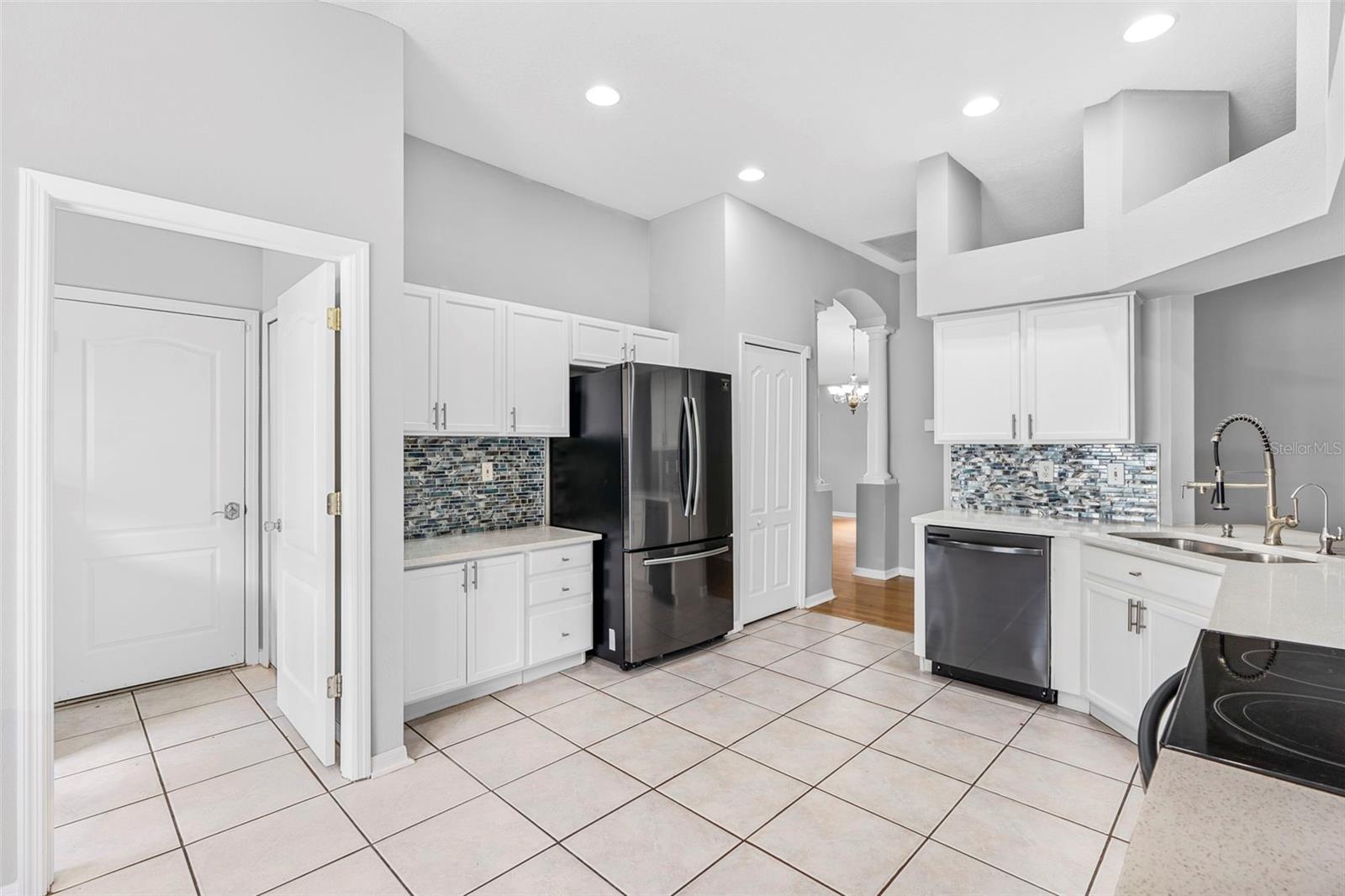 Listing photo id 16 for 15316 Lake Bella Vista Drive
