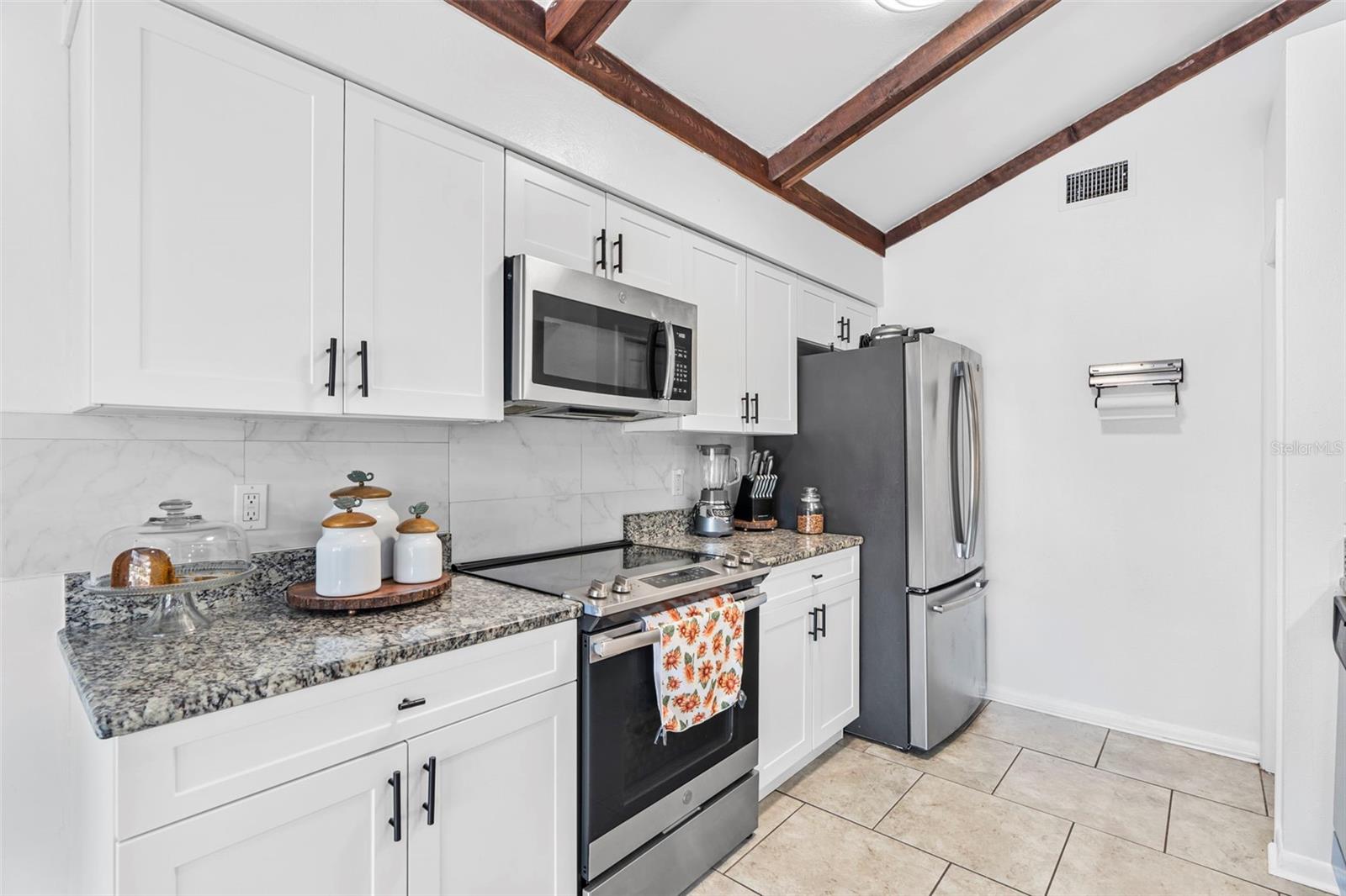 Listing photo id 18 for 15316 Lake Bella Vista Drive