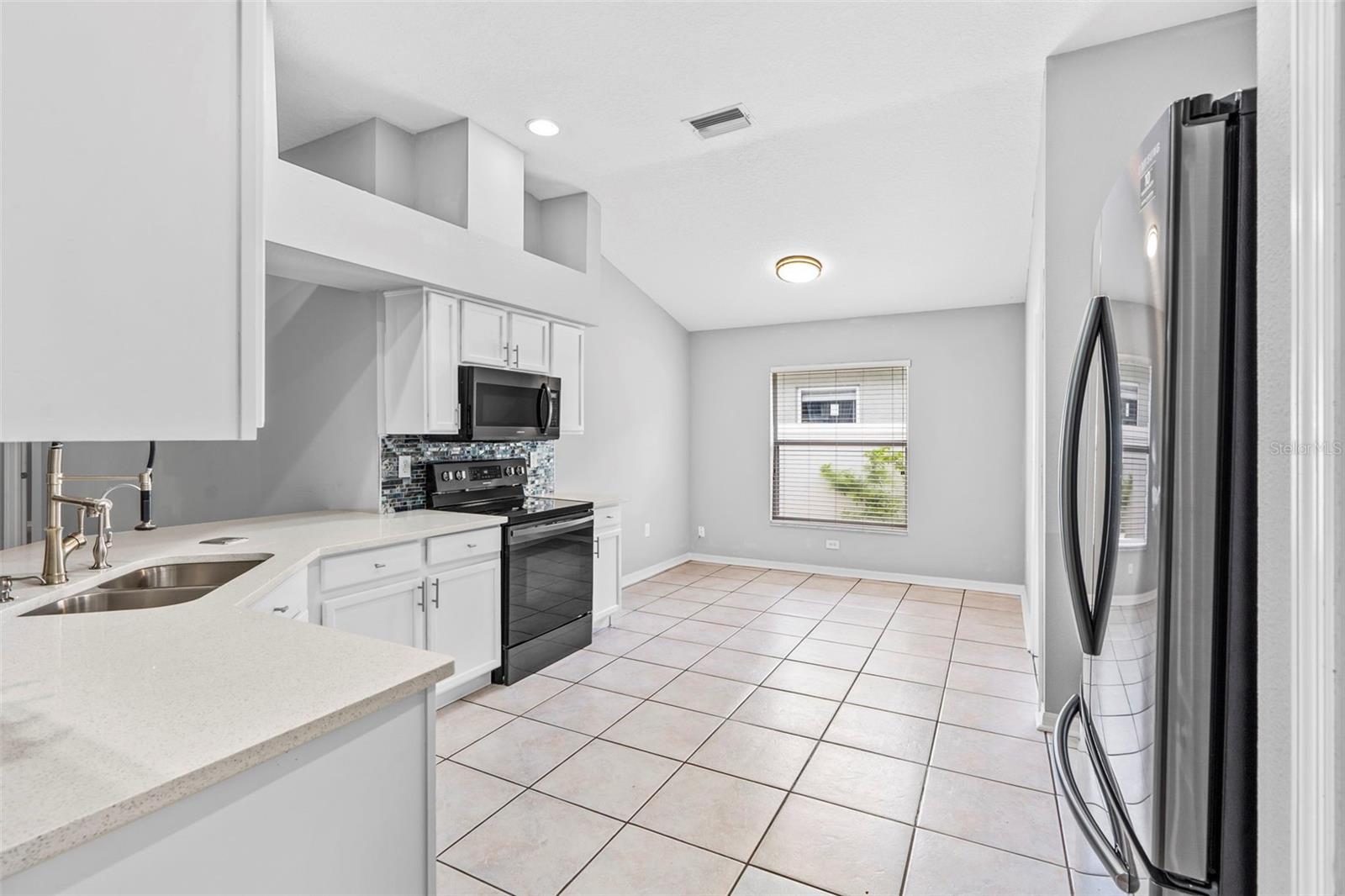 Listing photo id 19 for 15316 Lake Bella Vista Drive