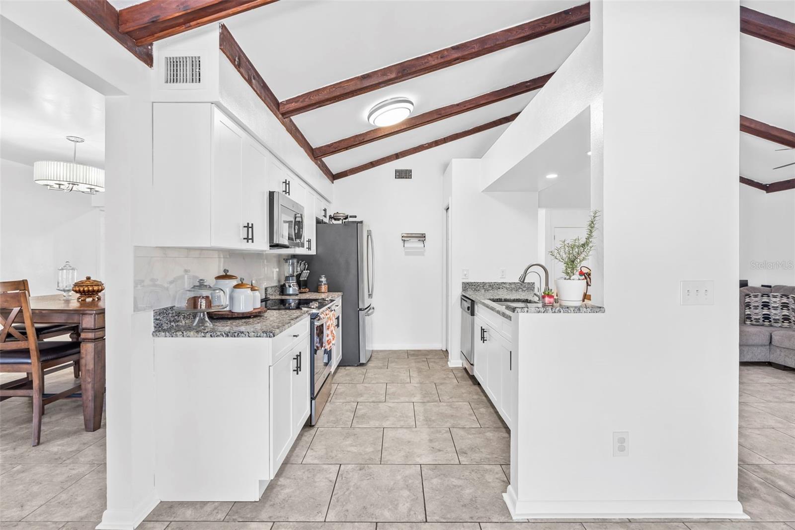 Listing photo id 20 for 15316 Lake Bella Vista Drive