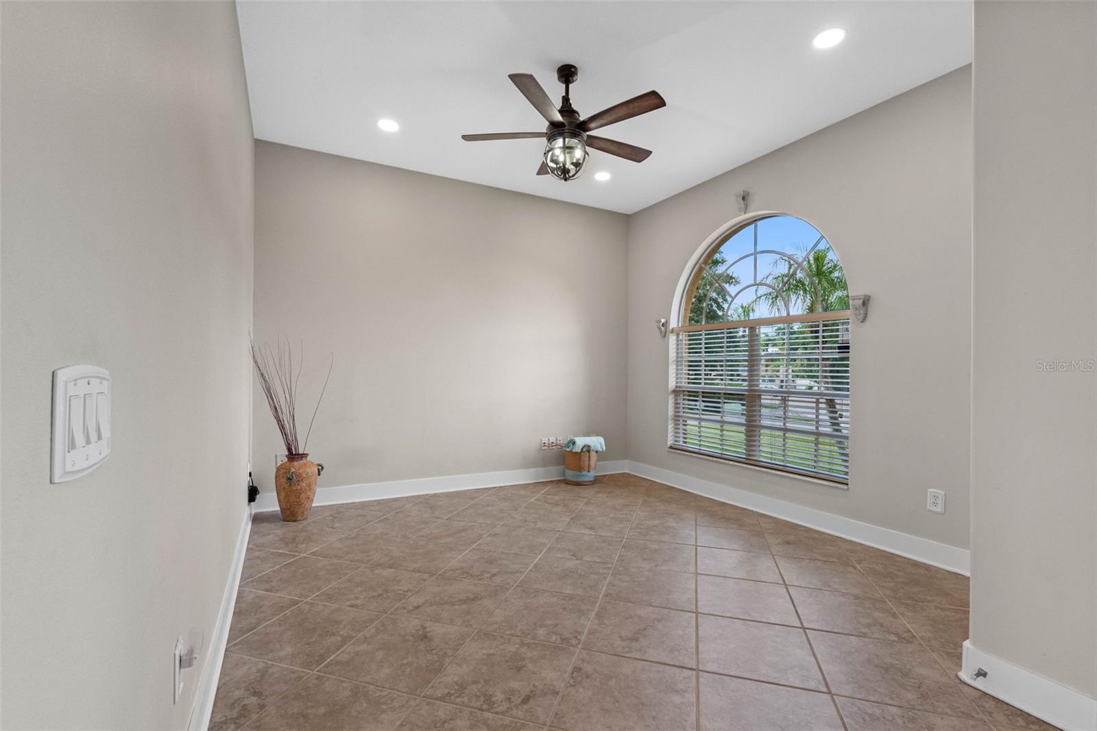 Image 9 of 60 For 804 Charles Boulevard