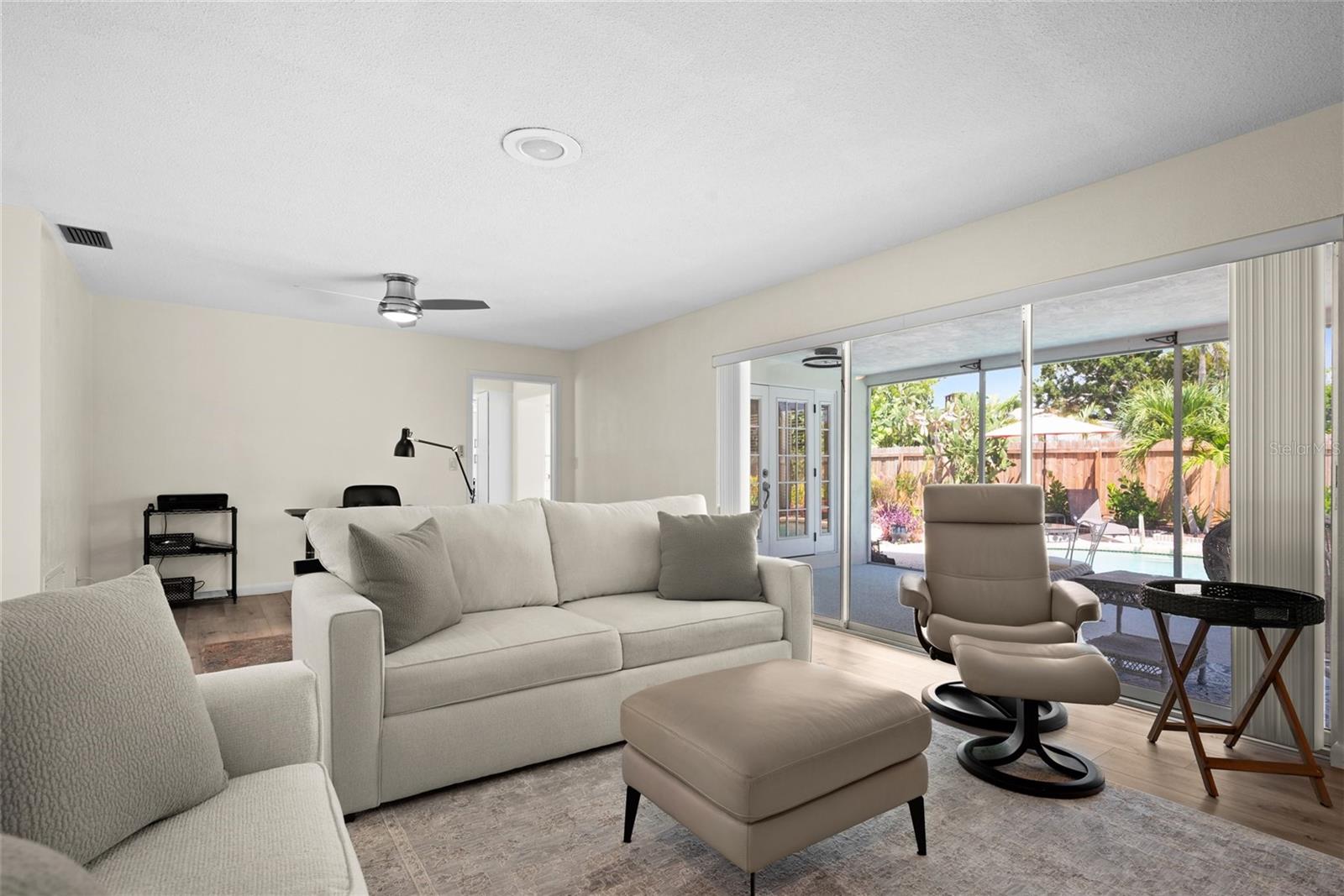 Image 10 of 50 For 10221 Bay Hills Drive