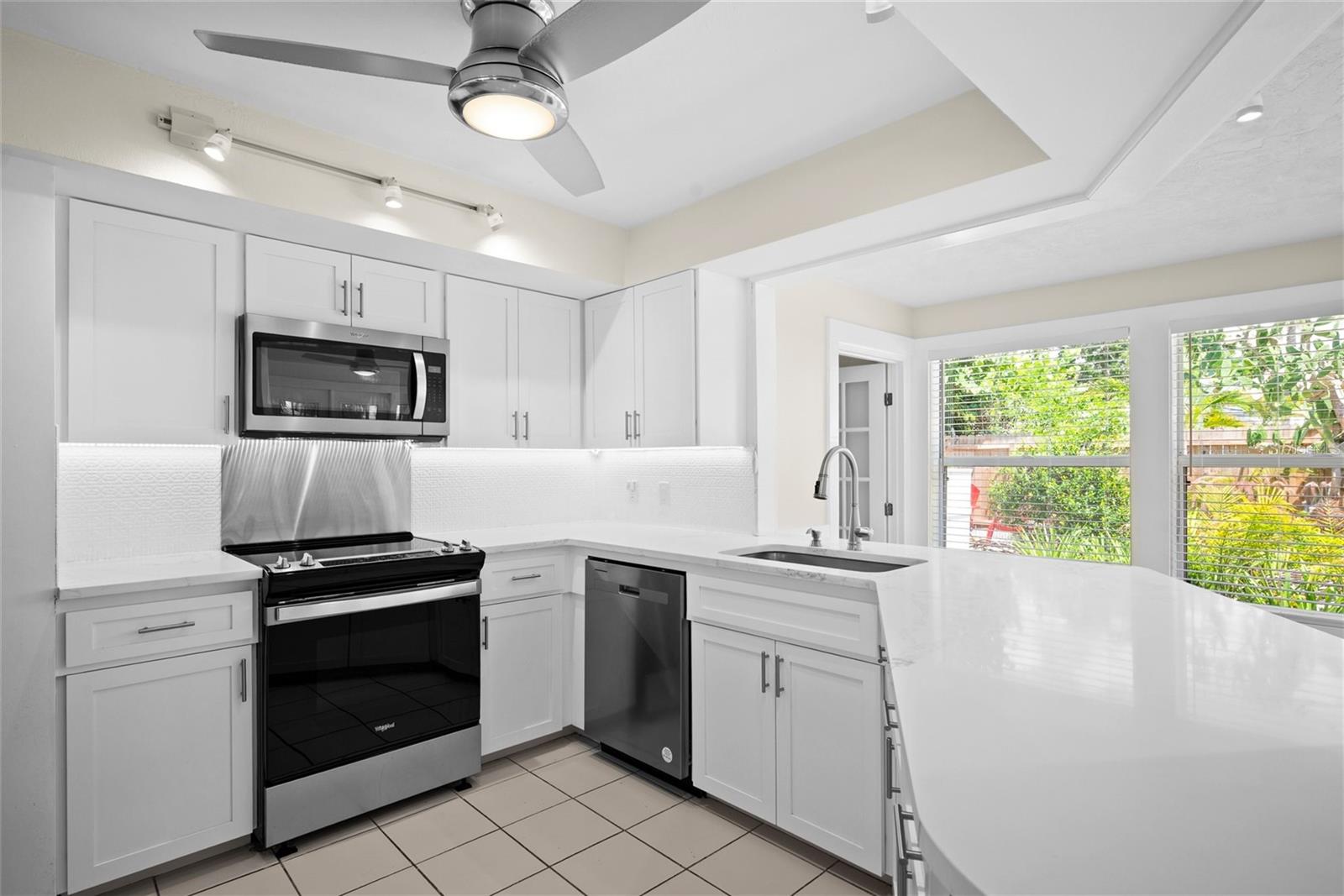 Image 15 of 50 For 10221 Bay Hills Drive