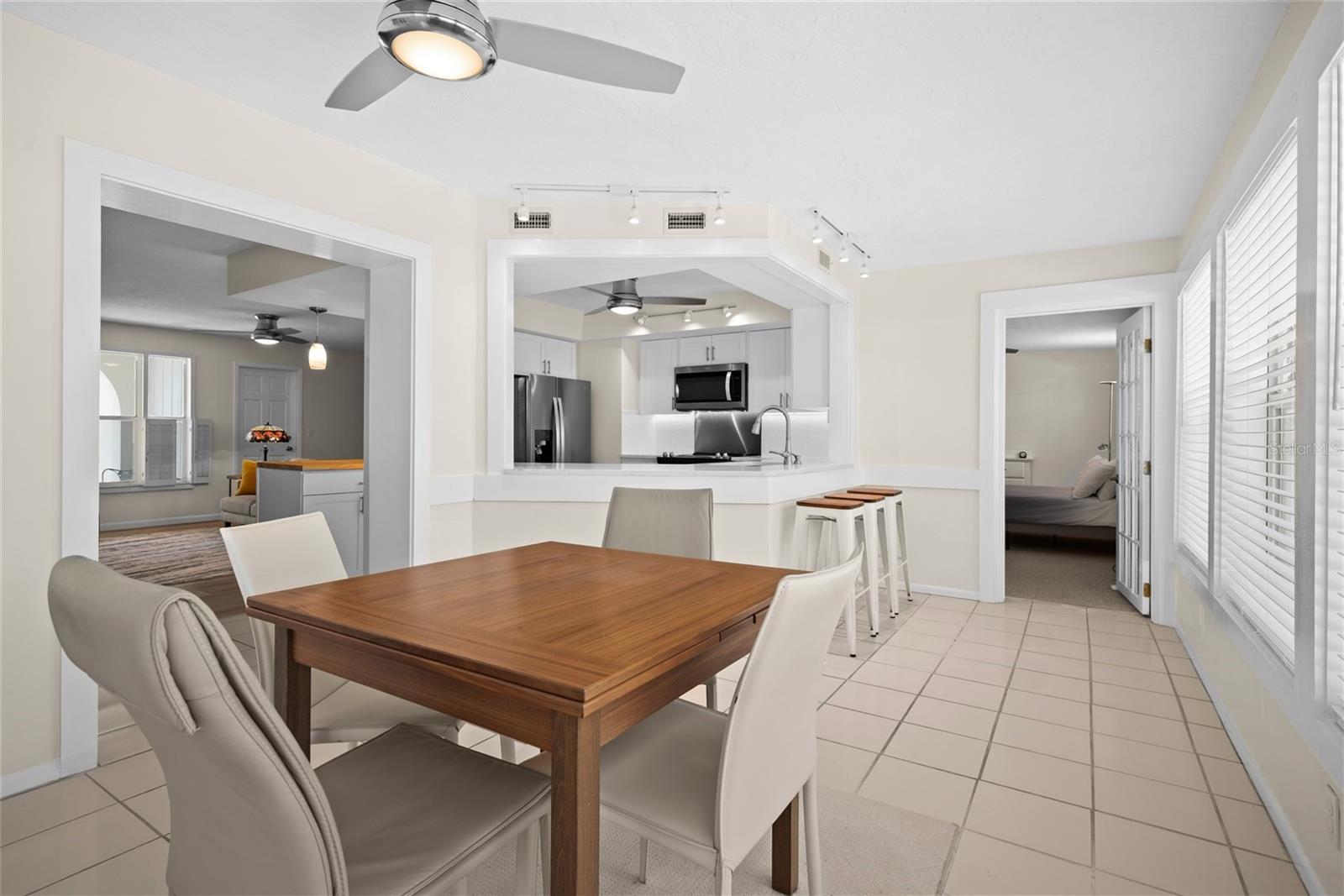 Image 18 of 50 For 10221 Bay Hills Drive