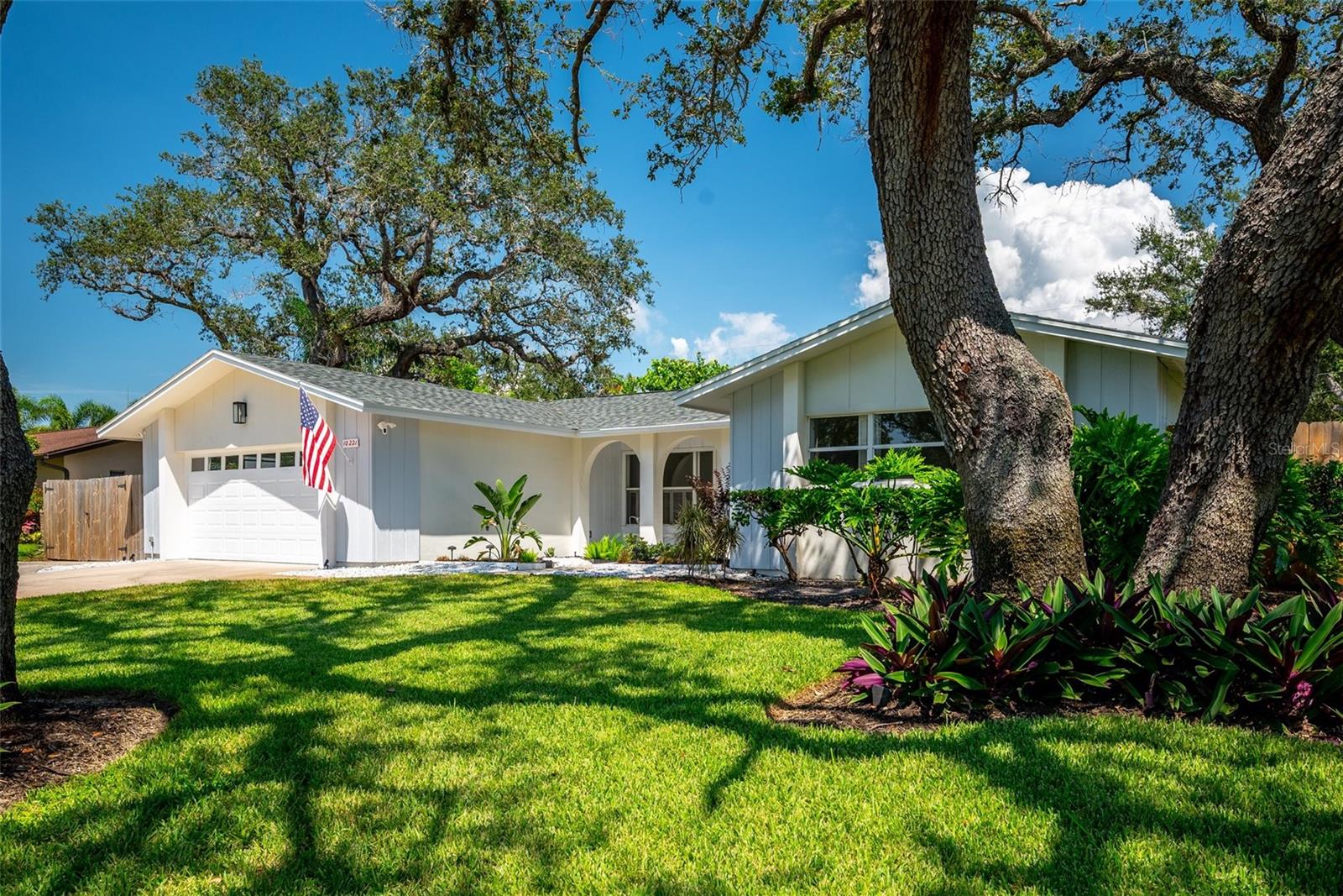 Image 2 of 50 For 10221 Bay Hills Drive