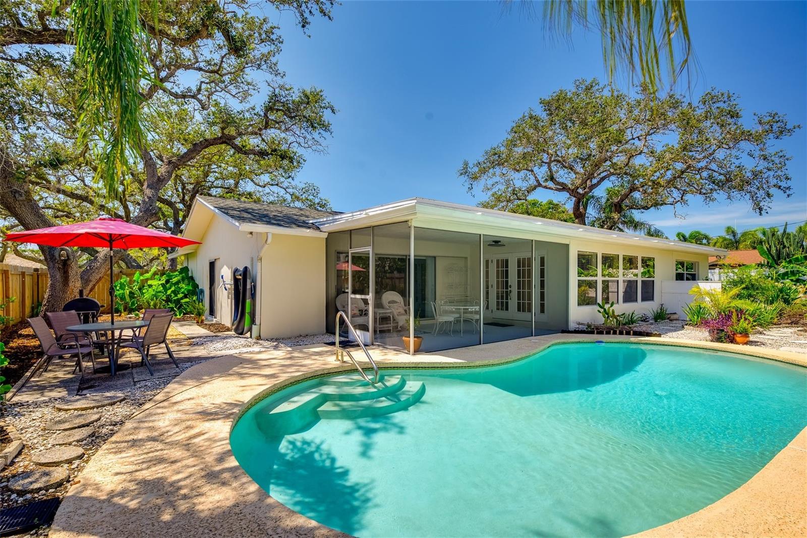 Image 35 of 50 For 10221 Bay Hills Drive