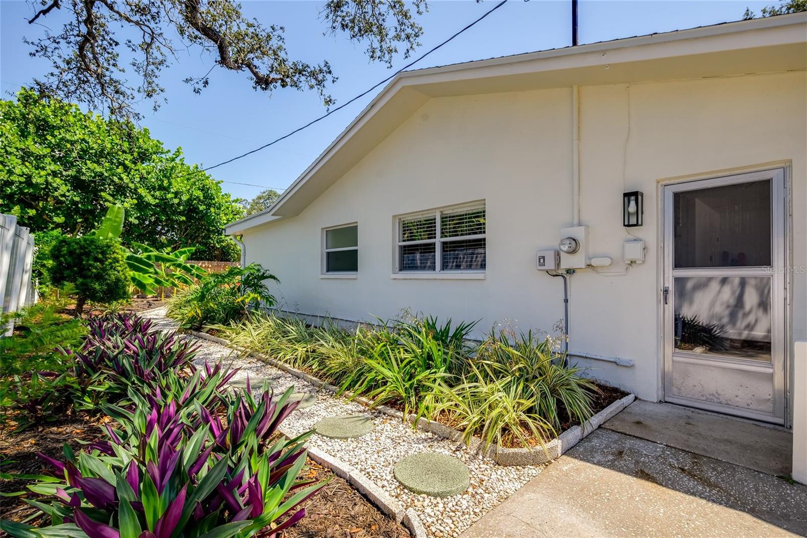 Image 40 of 50 For 10221 Bay Hills Drive