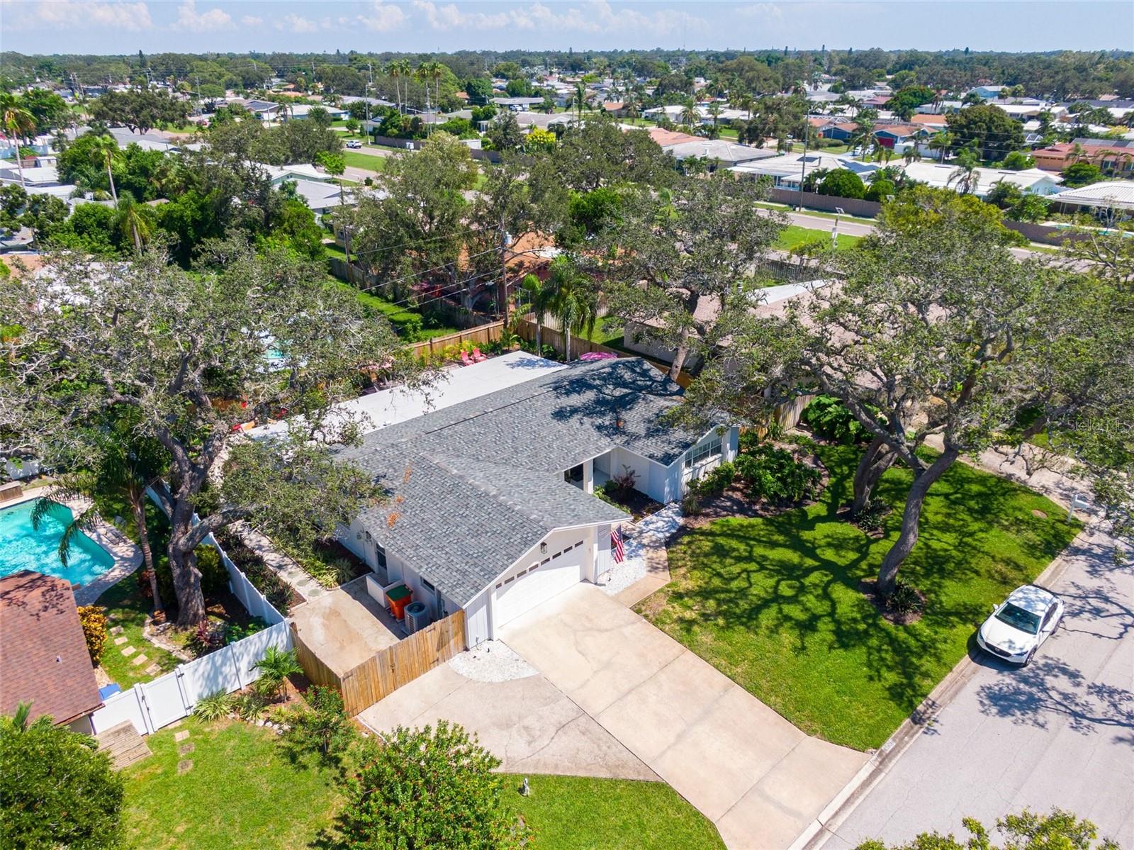 Image 42 of 50 For 10221 Bay Hills Drive