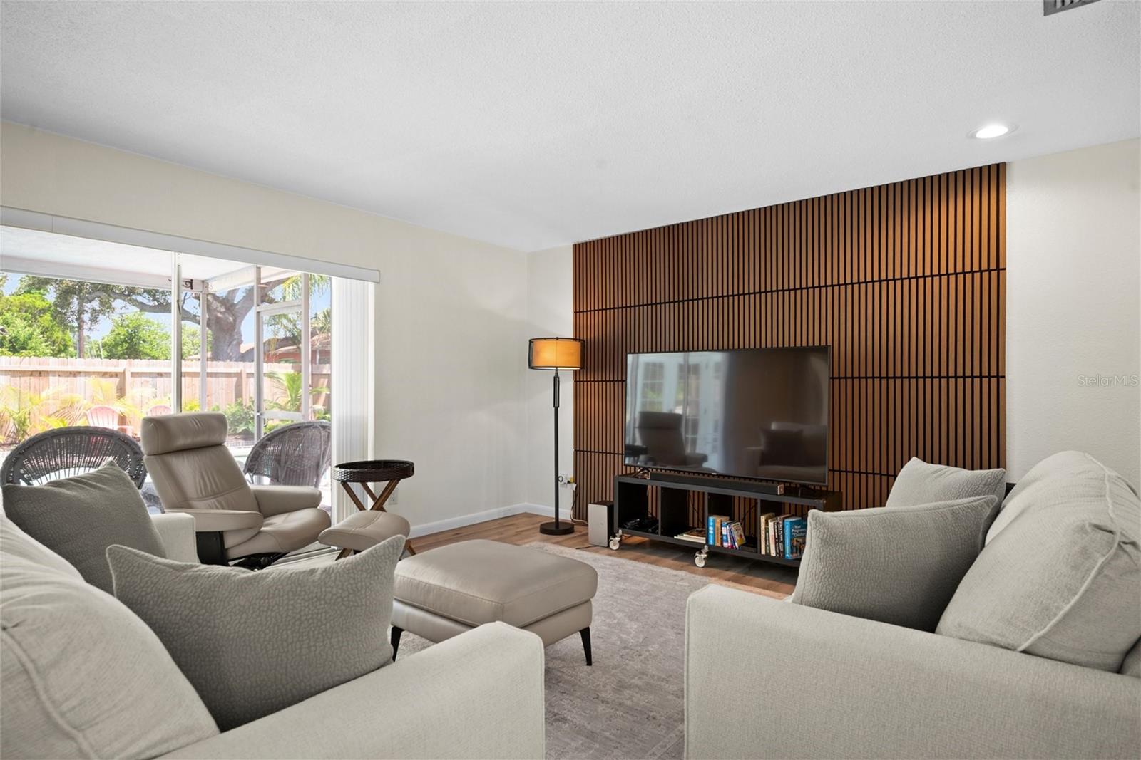 Image 5 of 50 For 10221 Bay Hills Drive
