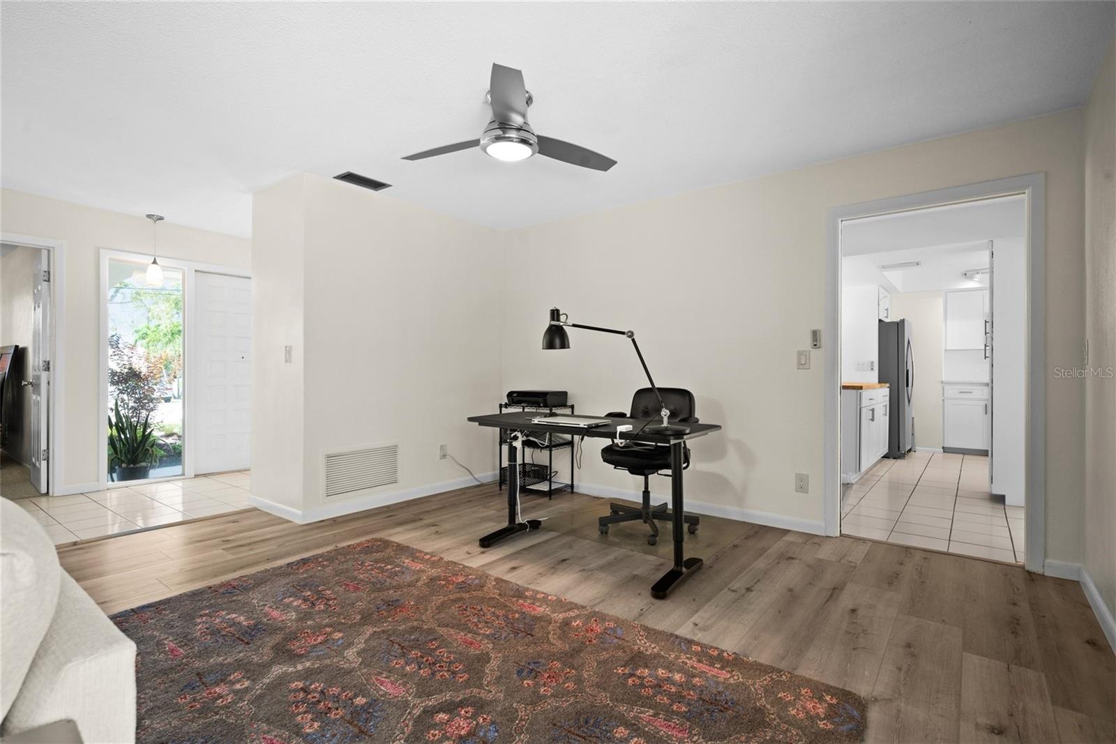 Image 8 of 50 For 10221 Bay Hills Drive