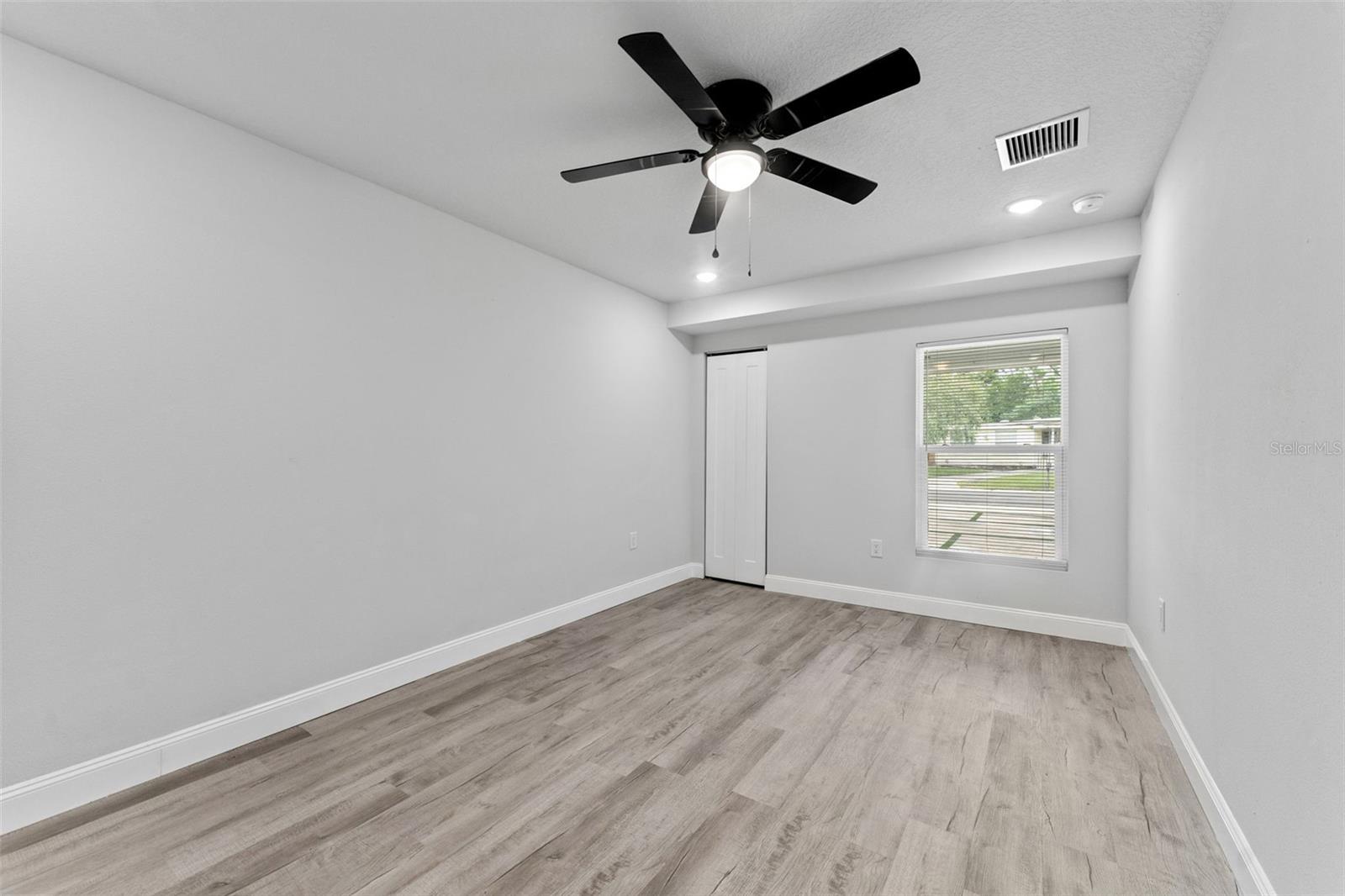 Image 14 of 33 For 10908 Aster Avenue