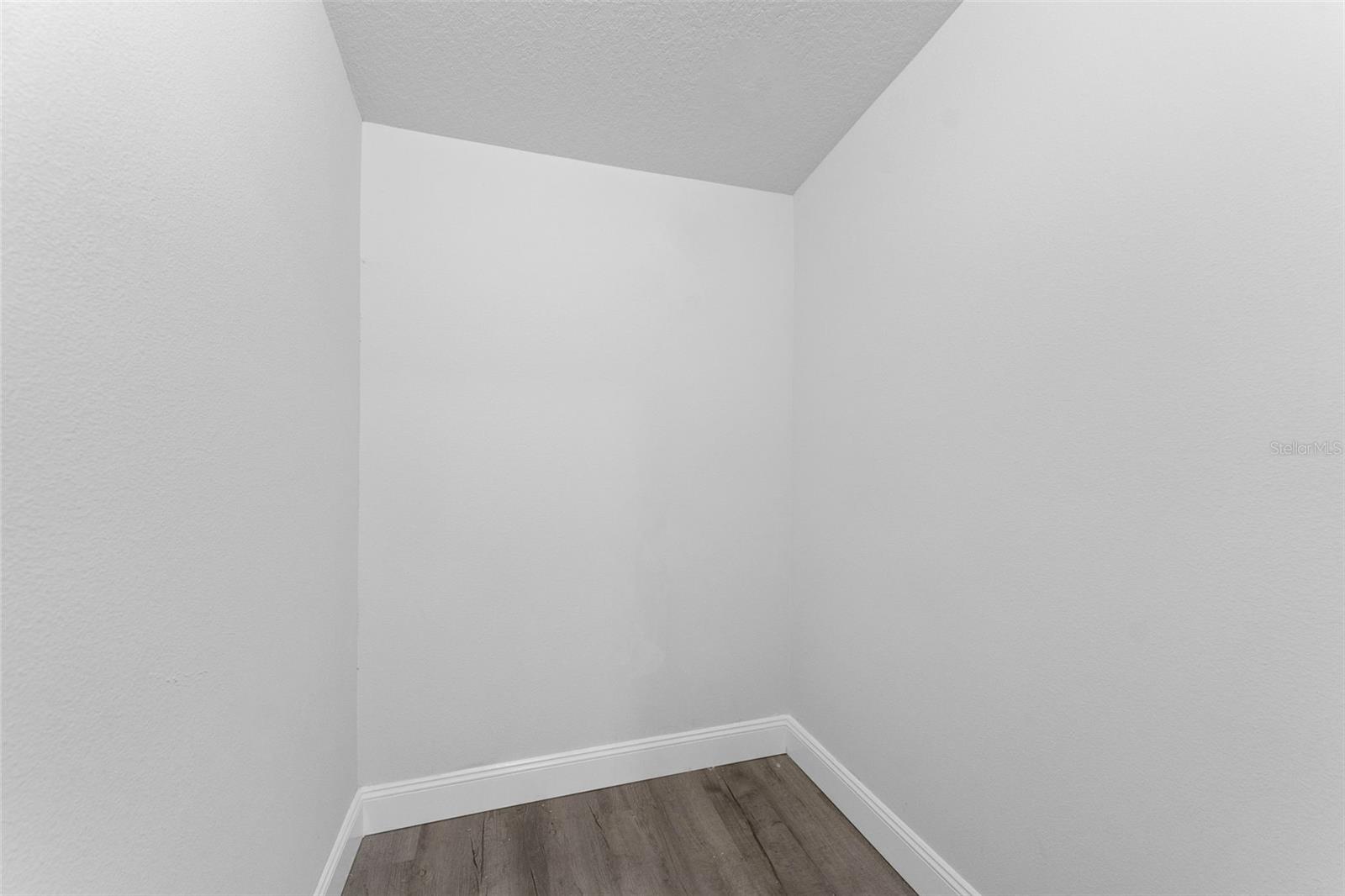 Image 18 of 33 For 10908 Aster Avenue
