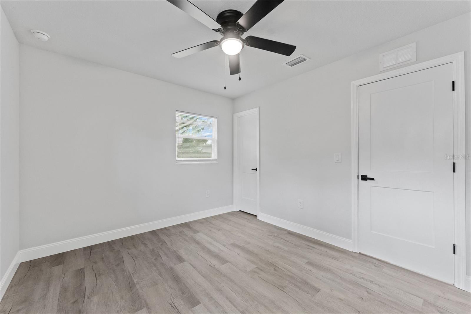 Image 21 of 33 For 10908 Aster Avenue