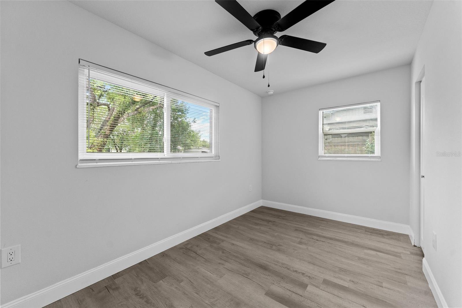 Image 25 of 33 For 10908 Aster Avenue