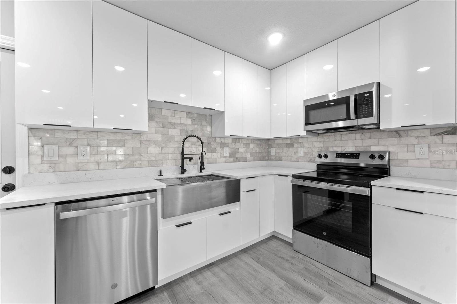 Image 9 of 33 For 10908 Aster Avenue