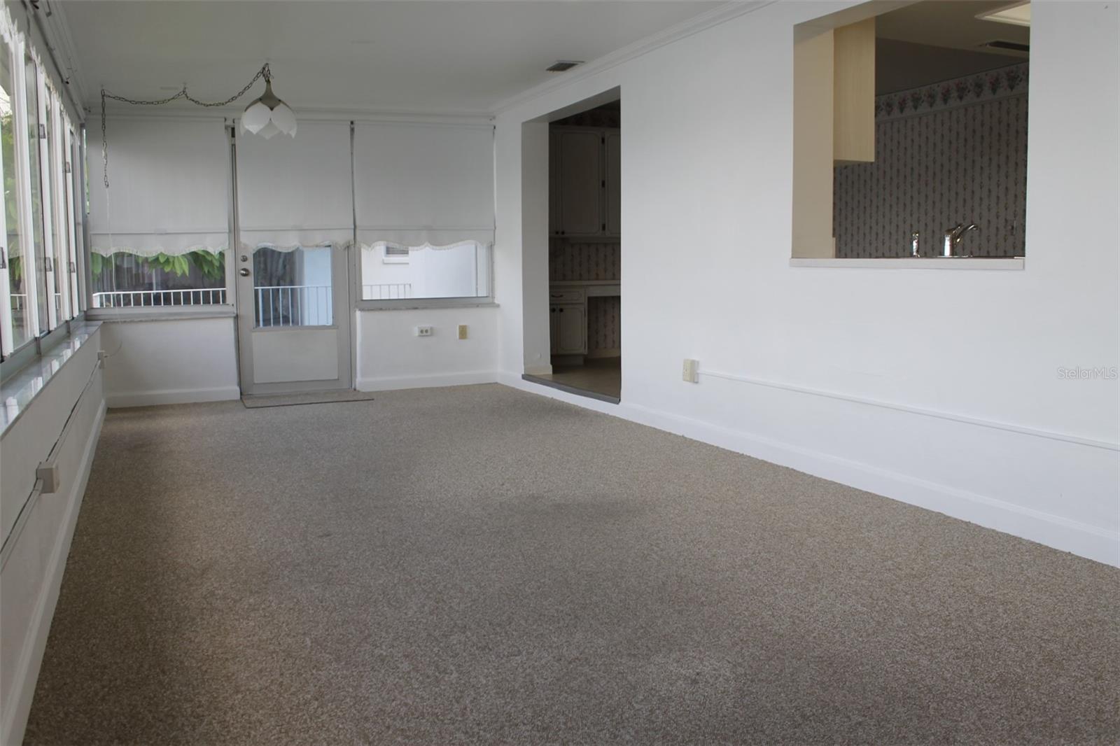 Image 11 of 50 For 9665 Mainlands Boulevard W