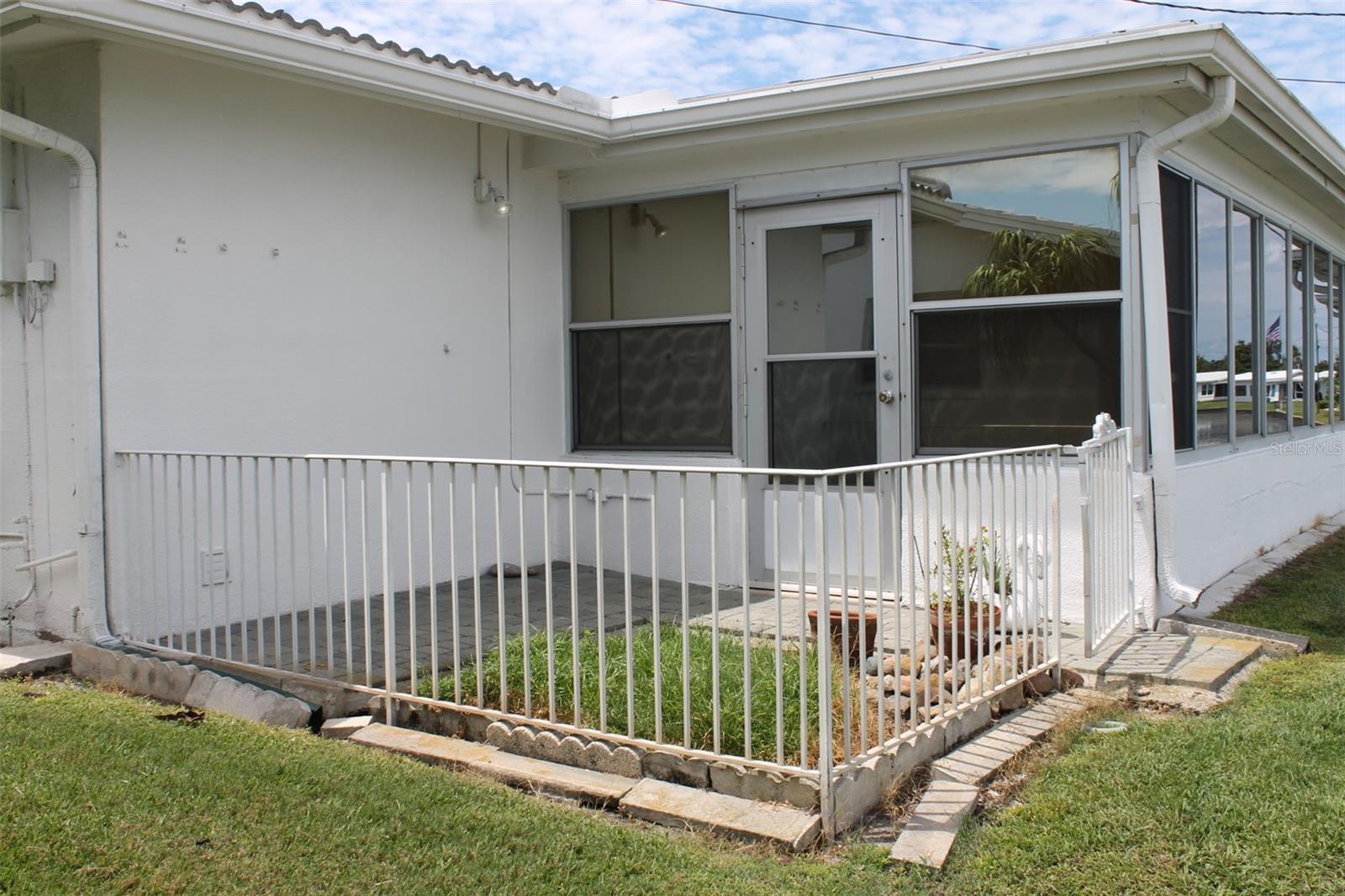 Image 13 of 50 For 9665 Mainlands Boulevard W