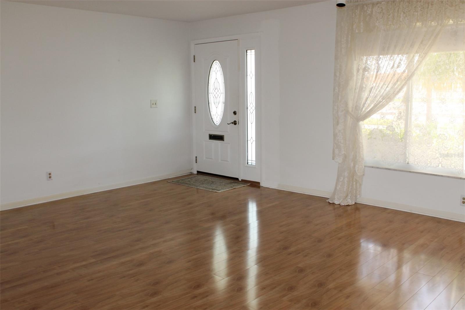 Image 14 of 50 For 9665 Mainlands Boulevard W