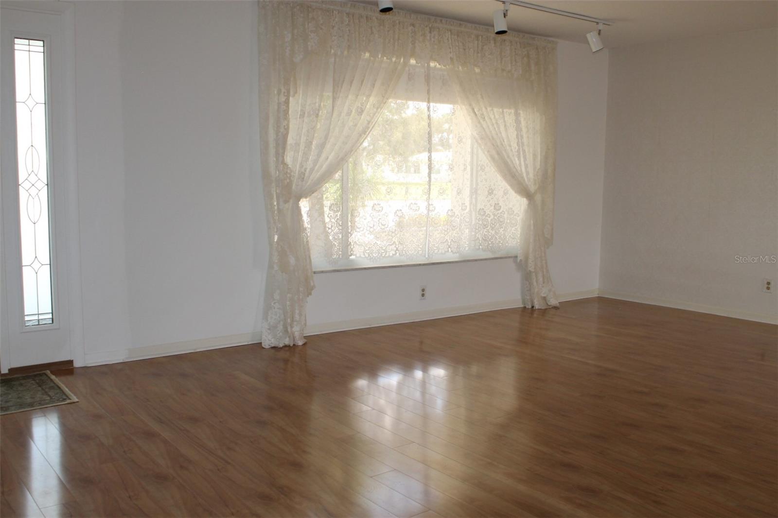 Image 15 of 50 For 9665 Mainlands Boulevard W
