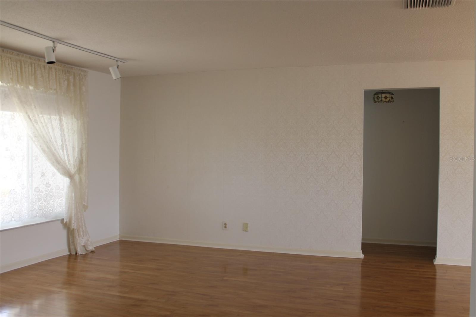 Image 17 of 50 For 9665 Mainlands Boulevard W
