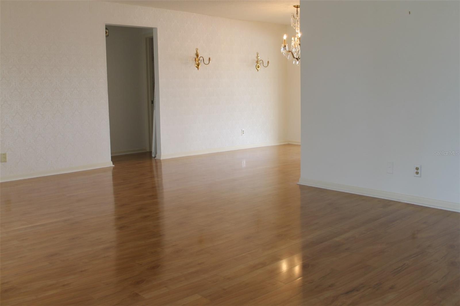 Image 18 of 50 For 9665 Mainlands Boulevard W