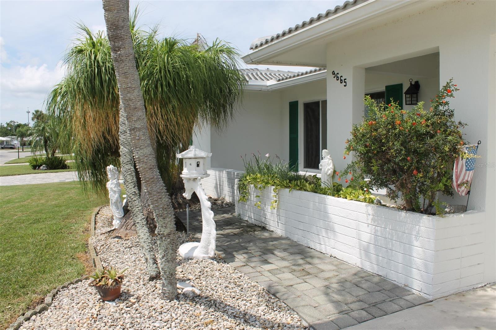 Image 2 of 50 For 9665 Mainlands Boulevard W