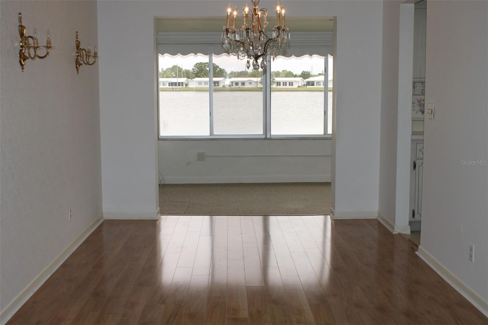 Image 23 of 50 For 9665 Mainlands Boulevard W
