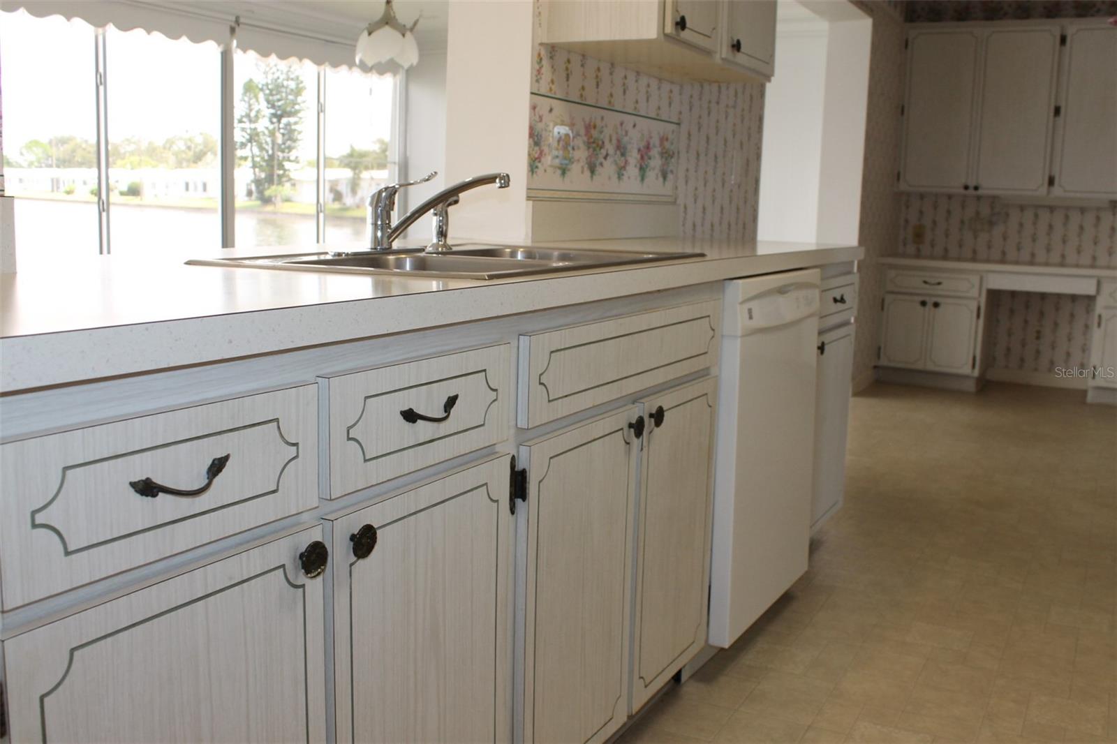 Image 24 of 50 For 9665 Mainlands Boulevard W