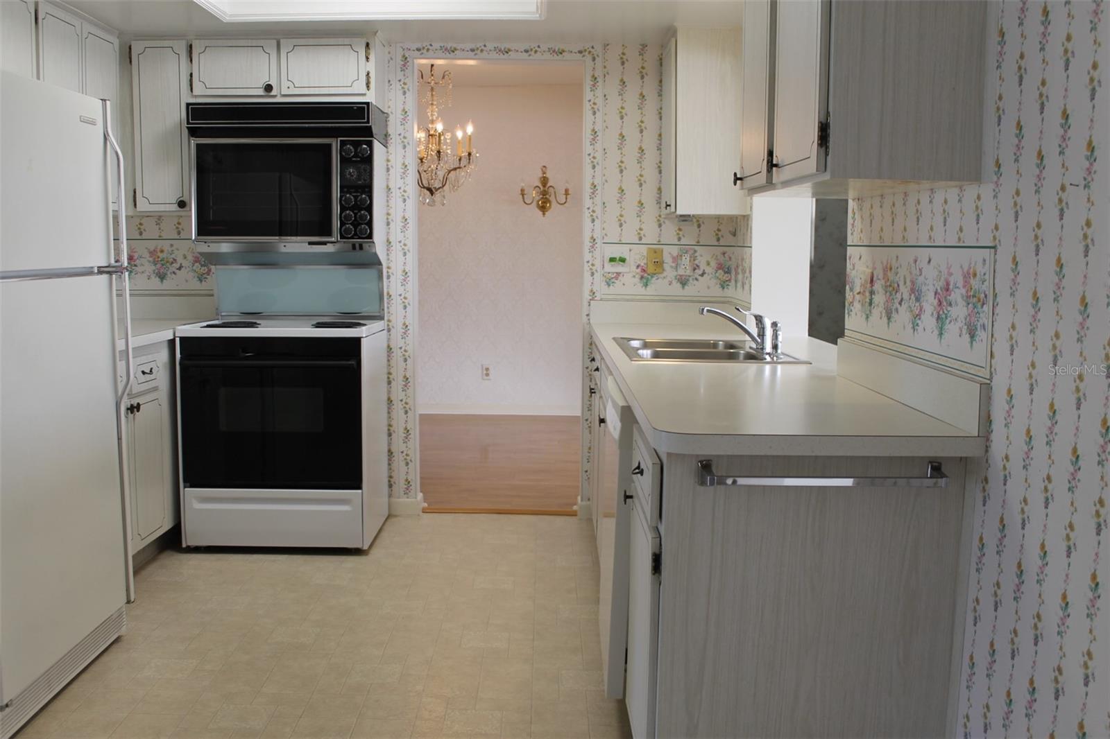 Image 25 of 50 For 9665 Mainlands Boulevard W