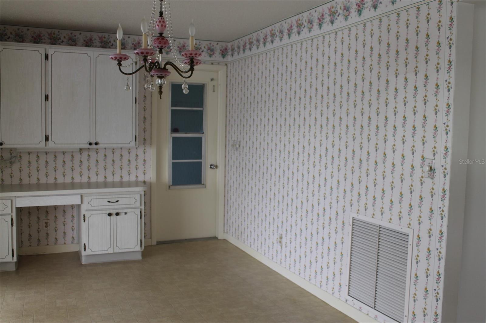 Image 32 of 50 For 9665 Mainlands Boulevard W
