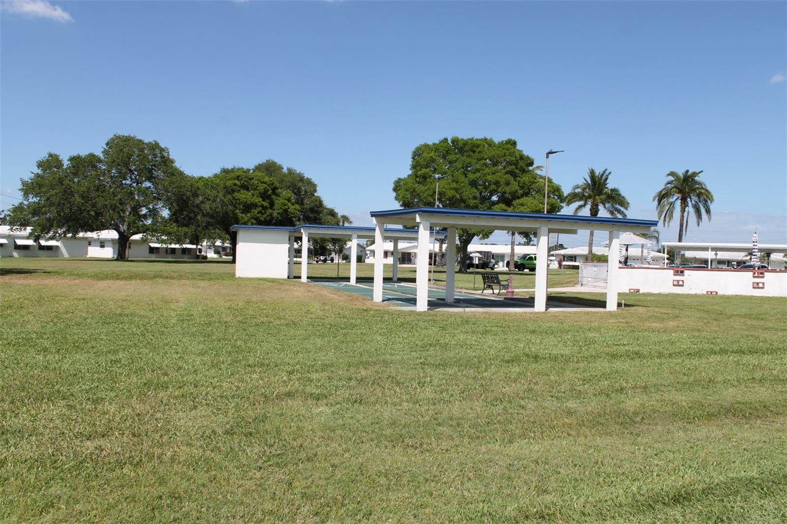 Image 43 of 50 For 9665 Mainlands Boulevard W