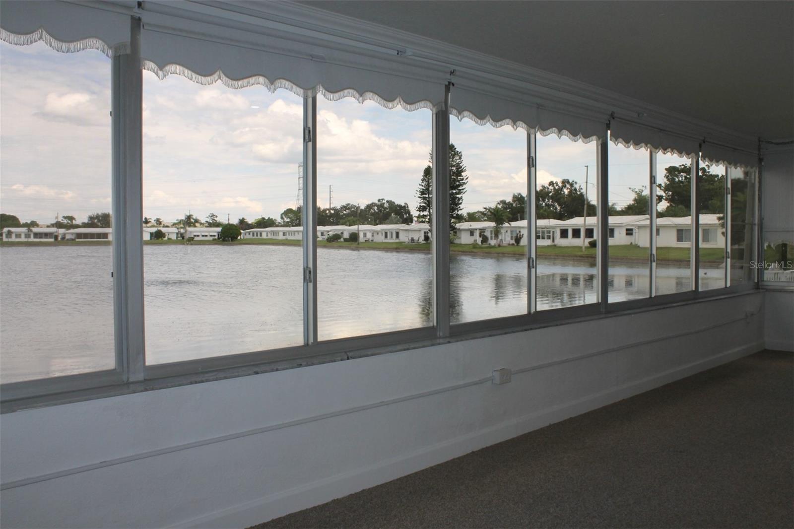 Image 7 of 50 For 9665 Mainlands Boulevard W