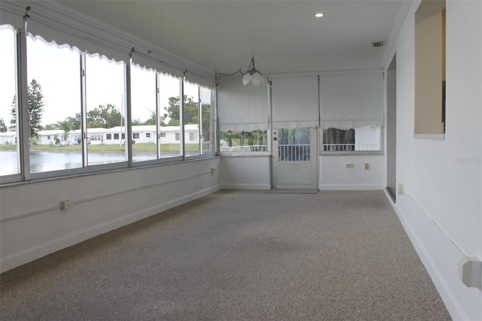 Image 8 of 50 For 9665 Mainlands Boulevard W