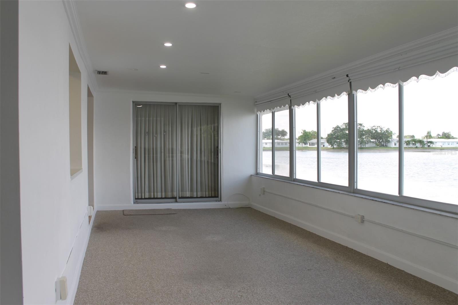 Image 9 of 50 For 9665 Mainlands Boulevard W