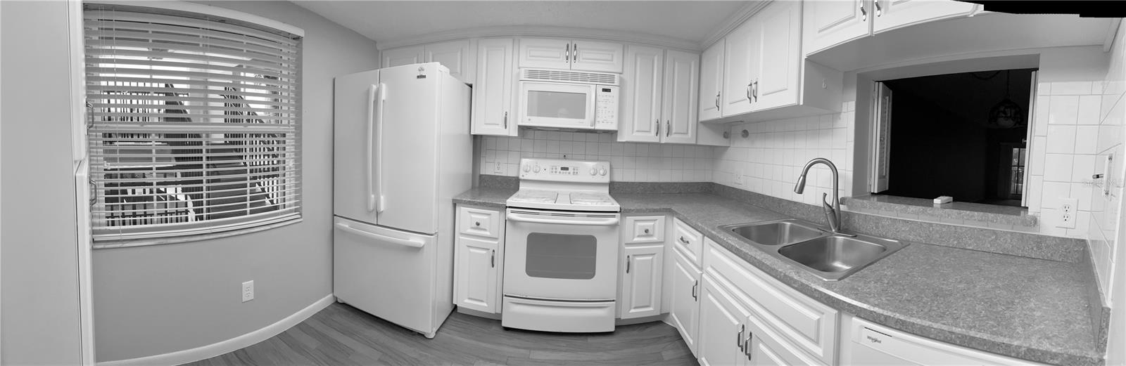 Image 3 of 14 For 845 Maple Court 210